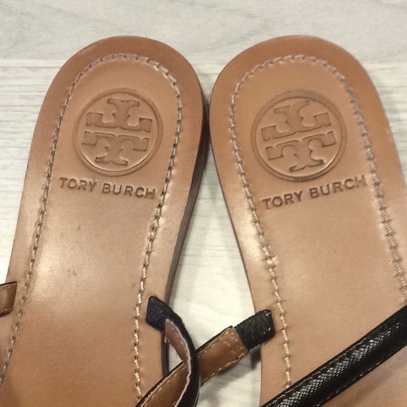 Tory Burch “T” logo Flat Thong Black Sandal - 7 - Picture 4 of 16